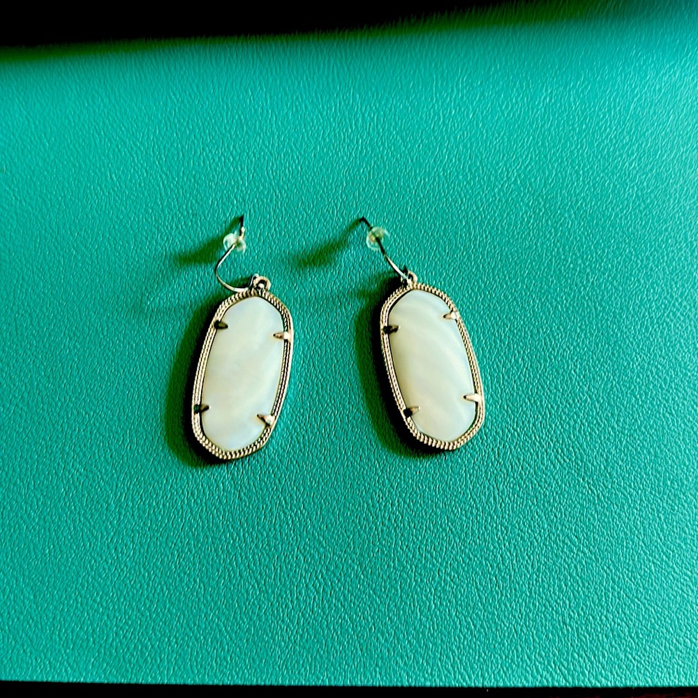 Kendra Scott Elle, silver, white, slight marble, excellent condition